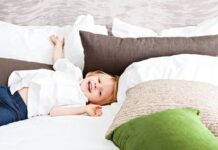 Как быстро уложить ребенка спать?