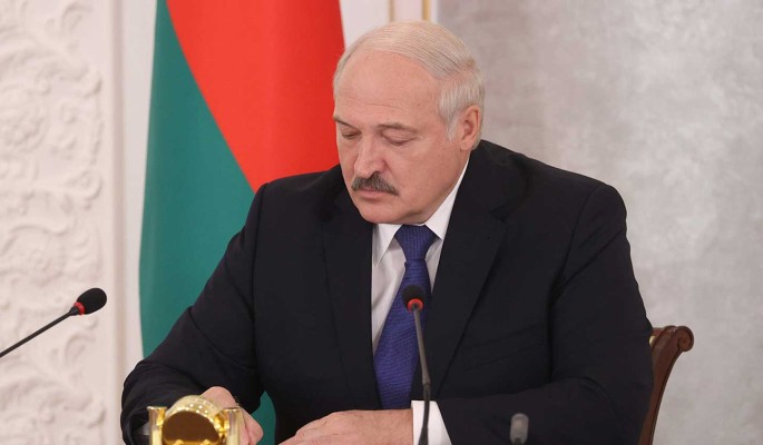 Лукашенко рассказал о "тающем" суверенитете Украины