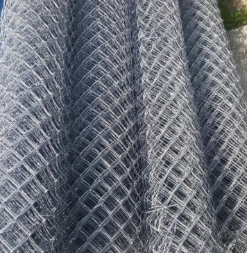 Как использовать сетку рабицу в строительстве?