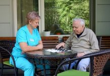 Дом престарелых: в чем плюсы?