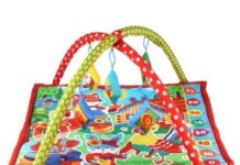 Как выбрать развивающий коврик для ребенка