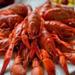 Чем полезны вареные раки для человека?