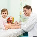 Детский травматолог-ортопед : доктор, который помогает детям избавиться от врожденных и приобретенных патологий