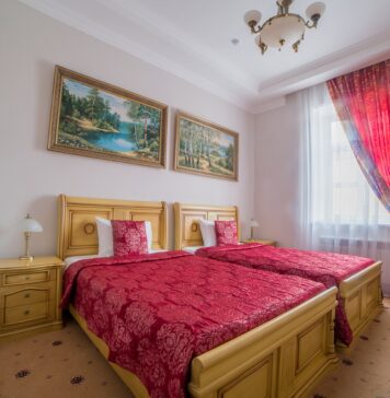 Обзор гостиницы Губернаторъ в центре Твери