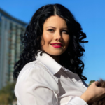 Макияж поднимает настроение, уверена Жанна Думбадзе, создатель бренда минеральной косметики MiLine Cosmetics