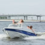 Особенности прогулки на катере в Санкт-Петербурге