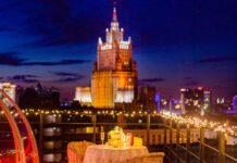 Как устроить романтическое свидание на крыше?