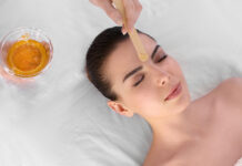 Особенности проведения процедуры шугаринга лица у женщин