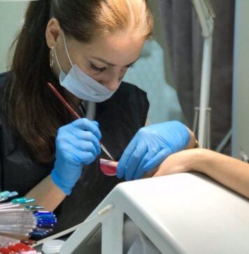 Как сделать классический маникюр пошагово