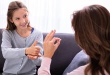 Чем занимается сурдопедагог?