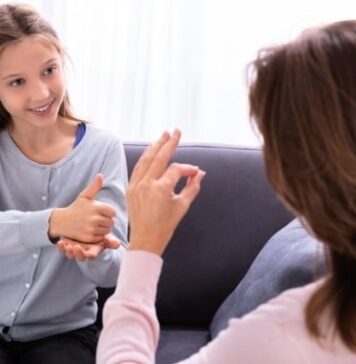 Чем занимается сурдопедагог?