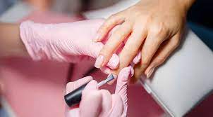 Какие курсы маникюра выбрать новичку?