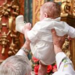 Таинство крещения для ребёнка и взрослого