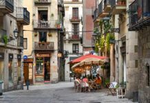 Где лучше остановиться туристу в Барселоне?