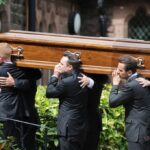 Почему близким родственникам нельзя нести гроб?