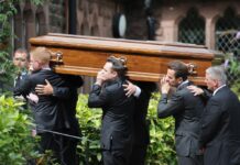 Почему близким родственникам нельзя нести гроб?