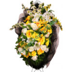 Преимущества венков из искусственных цветов