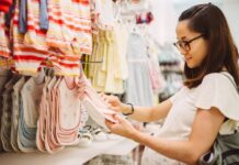 На что обратить внимание при выборе детской одежды?