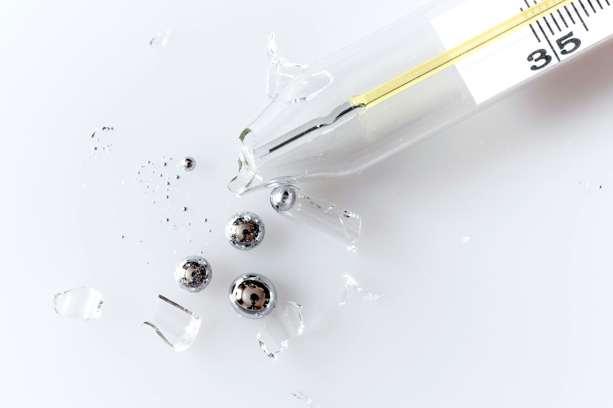 Как правильно и быстро собрать ртуть от градусника?