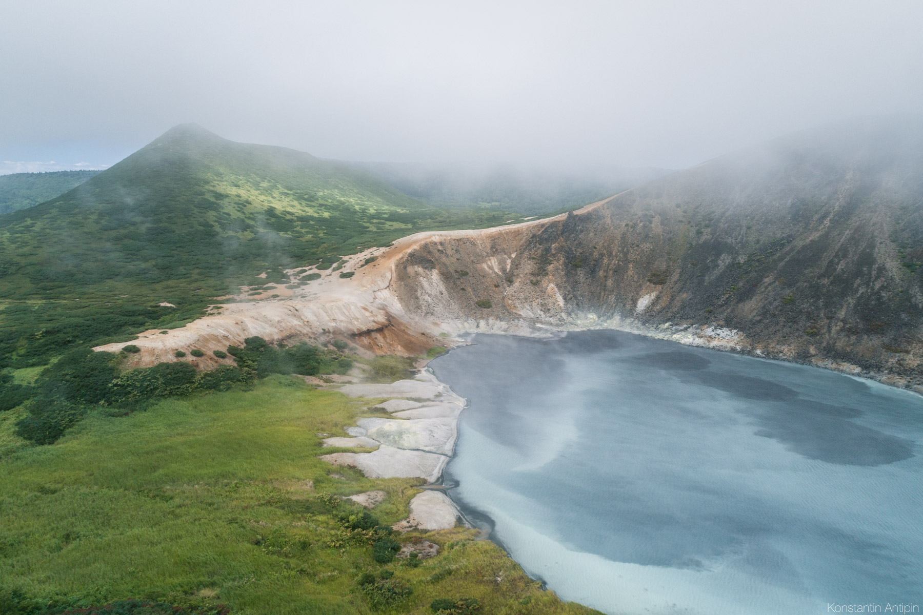 Остров кунашир. Курильские острова Кунашир. Курилы остров Кунашир. Южные Курильские острова Кунашир. Гора собачка Кунашир.