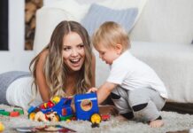 На что обратить внимание при выборе няни?