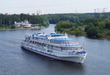 Прогулки на теплоходе в Казани: плюсы отдыха