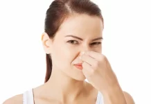 Почему пахнет из интимной зоны