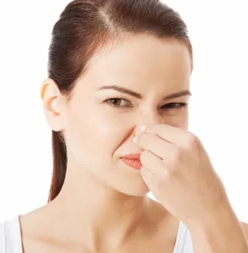 Почему пахнет из интимной зоны