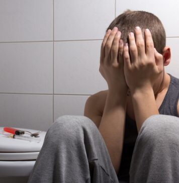 Подростковая наркомания: Как распознать и помочь своему ребенку