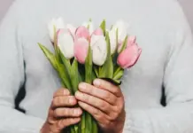 Почему на 8 Марта дарят тюльпаны?