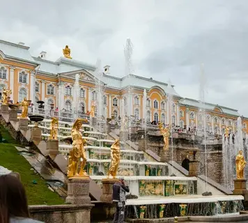 Какие экскурсии выбрать во время школьного тура в Санкт-Петербурге?