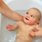 Как часто следует купать новорожденного?