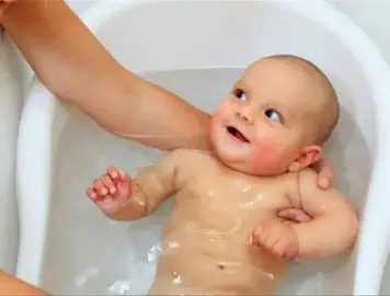 Как часто следует купать новорожденного?