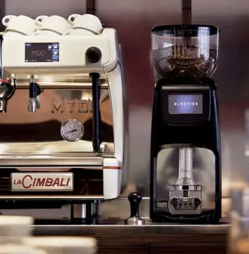 Профессиональная кофемашина: как выбрать идеальную рожковую кофемашину для вашего кафе или дома