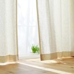 Семейный комфорт: роль штор на заказ в регулировке света и температуры