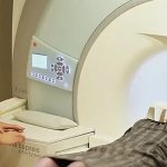 Когда действительно нужно делать МРТ позвоночника, а когда это пустая трата денег и времени